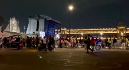 Comienzan a llegar fans al Zócalo por concierto de Rosalía