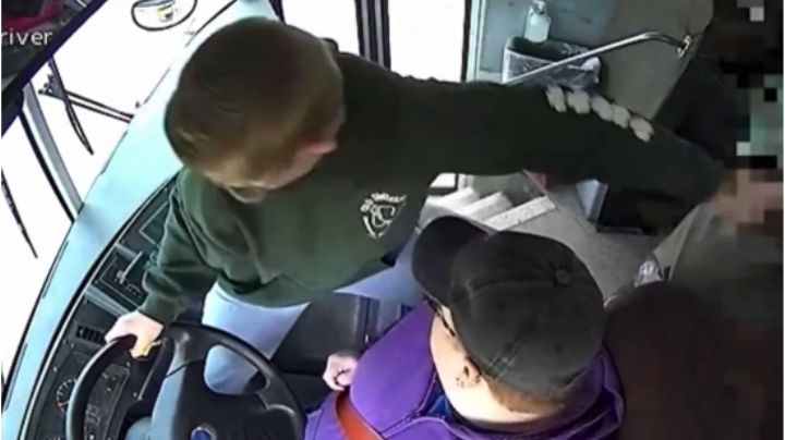 Niño evitó que camión escolar chocara luego que conductora se desmayó