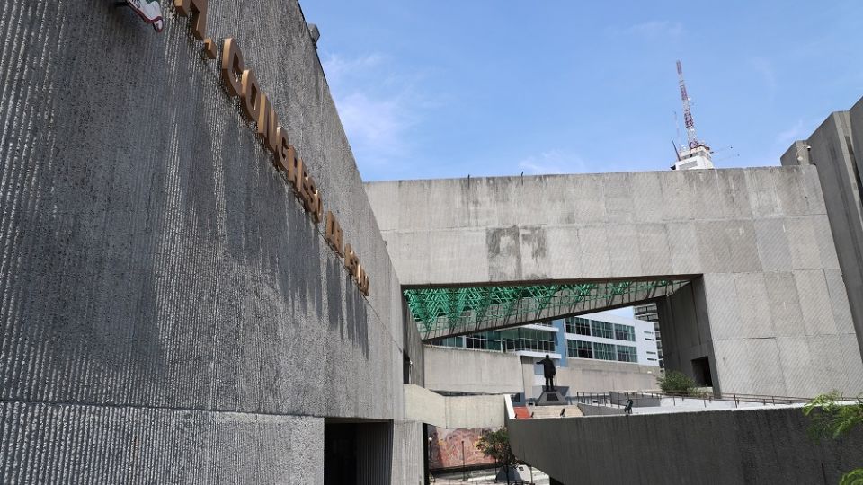 El edificio que alberga el Congreso del Estado se inauguró en mayo de 1985 y ya muestra los estragos del tiempo