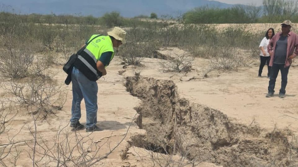 Sorprende grieta de 500 metros en San Luis Potosí | Facebook / Coordinación Estatal de Protección Civil