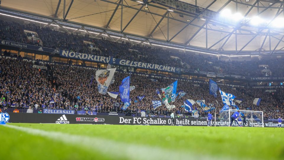 La grada del Veltins Arena en Alemania, casa del Schalke 04, donde un aficionado falleció este fin de semana durante un partido contra Bayer Leverkusen