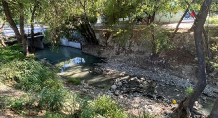 Denuncian mal olor y agua verdosa en el parque 'El Capitán', en San Pedro