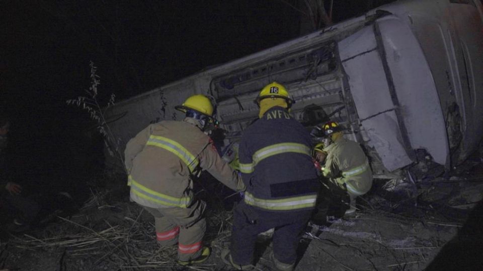 Volcdura de camión deja 18 muertos