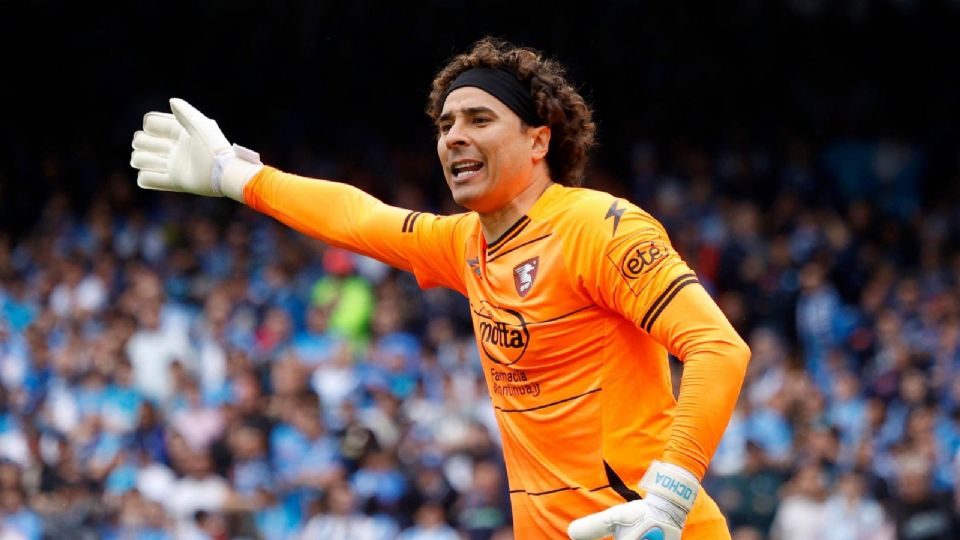 Guillermo Ochoa en partido con Salernitana.