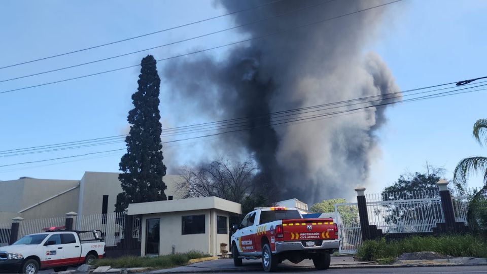 Incendio en almacén de químicos ubicado en Apodaca, Nuevo León.