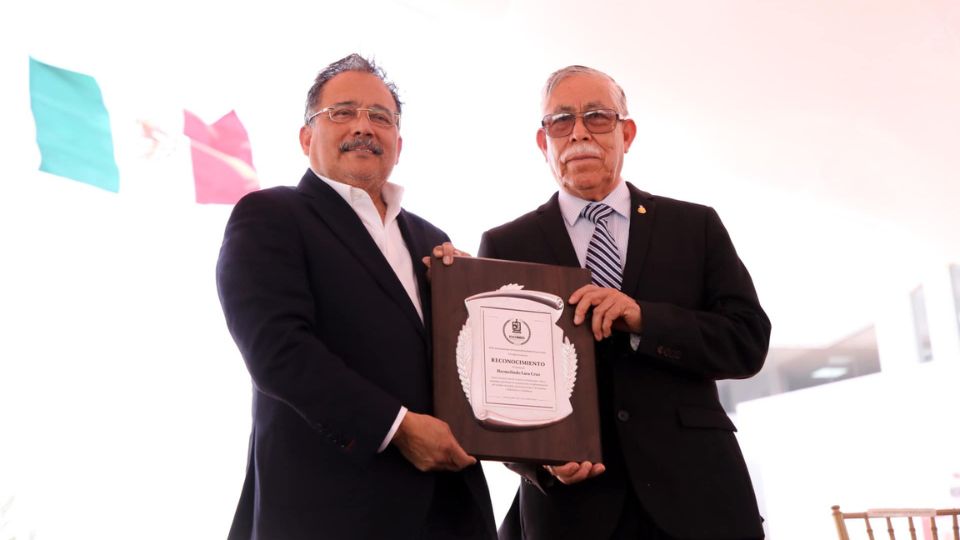 Andrés Mijes, alcalde de Escobedo, junto a Hermelindo Lara Cruz de la Secretaría de Seguridad Ciudadana.