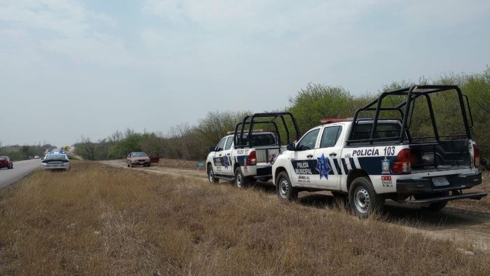 Elementos de la policía municipal de Linares llegaron a la zona ante el hallazgo de estos restos humanos.