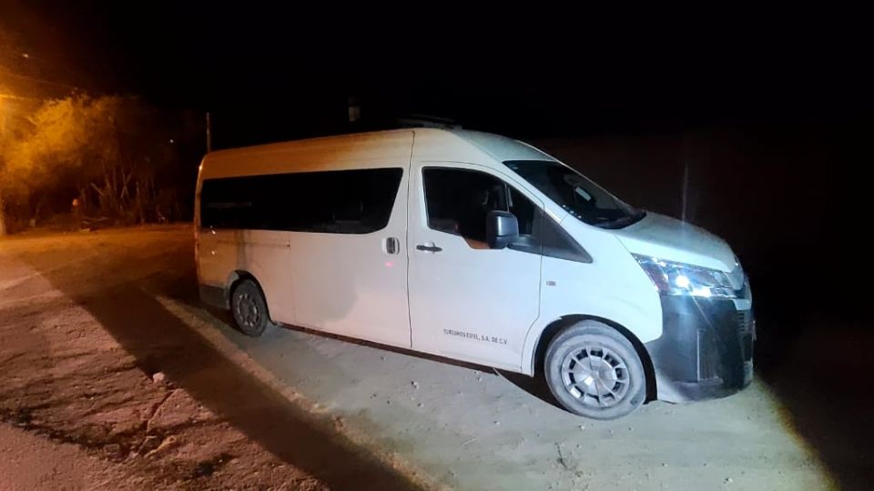 La camioneta en la que viajaban los turistas.