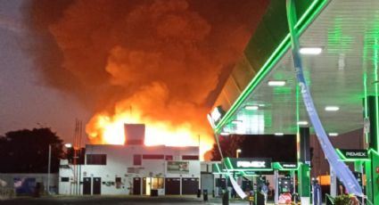 Fuerte incendio consume la Central de Abastos de la CDMX