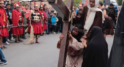 Realizan Viacrucis en Parroquia Santa María Goretti