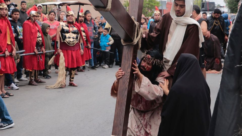 La Parroquia Santa María Goretti y su representación del Viacrucis.