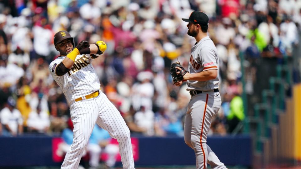 Nelson Cruz festeja una acción durante el juego ante San Francisco