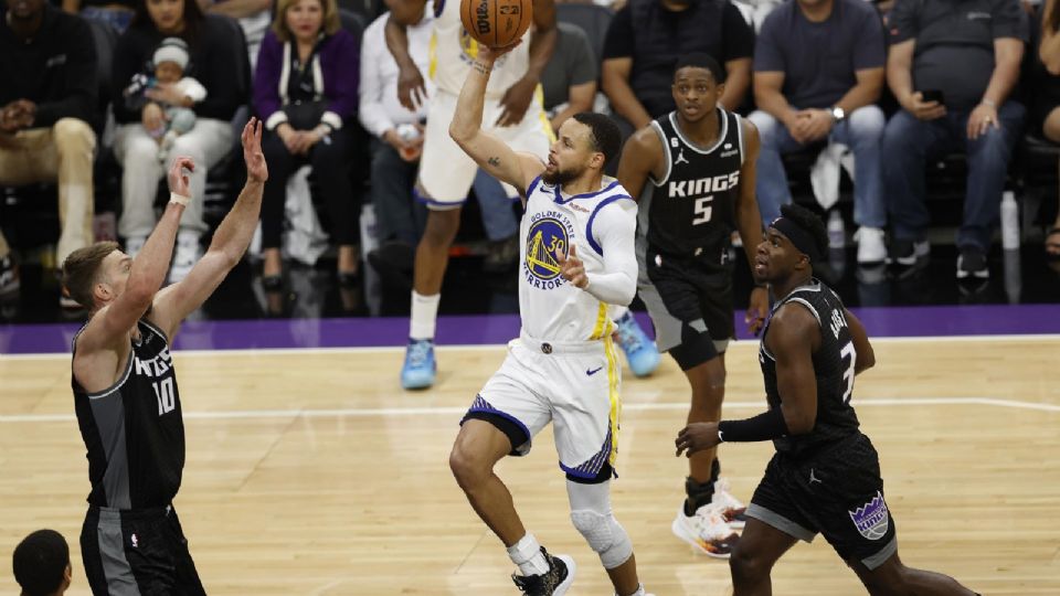 Stephen Curry lideró la victoria de Golden State en el séptimo juego de Playoffs contra Sacramento Kings