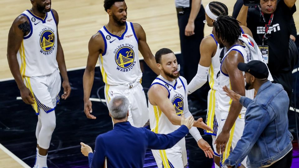 Stephen Curry lideró a Golden State Warriors a las semifinales de la conferencia oeste de la NBA