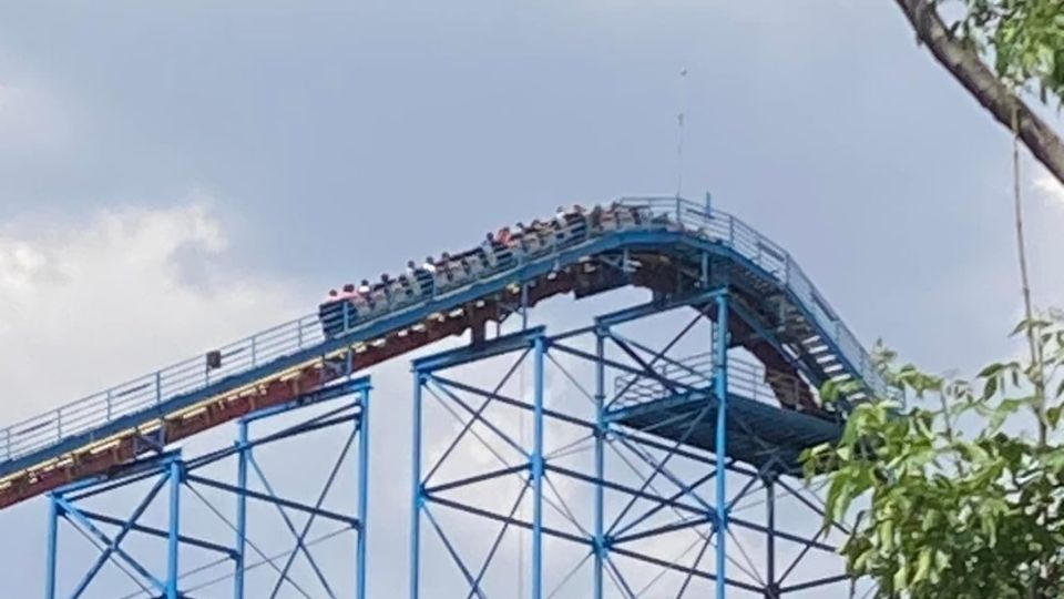 Montaña rusa 'Superman' falla en Six Flags CDMX | Twitter / @porktendencia