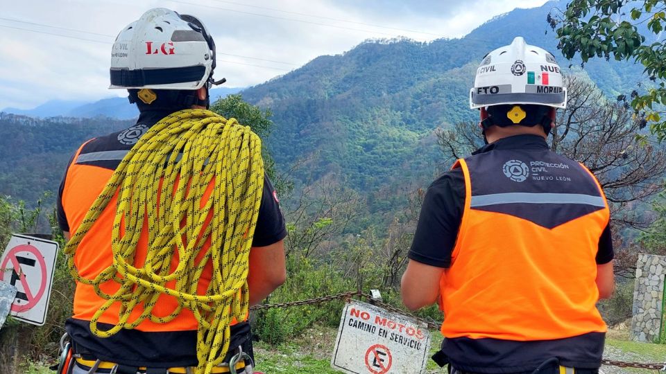 Elementos de Protección Civil de Nuevo León