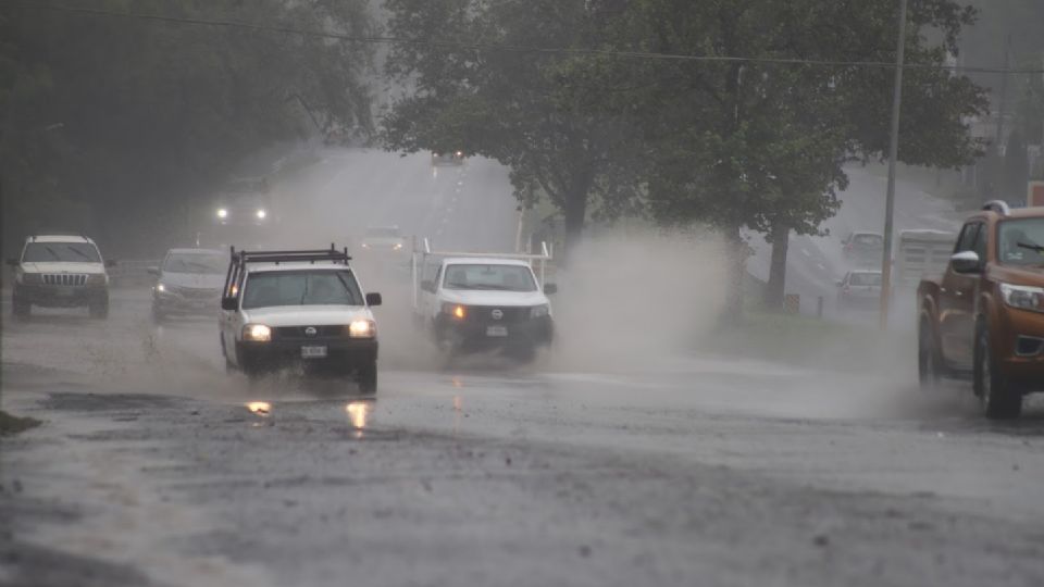 Avenidas con encharcamientos por las fuertes lluvias.