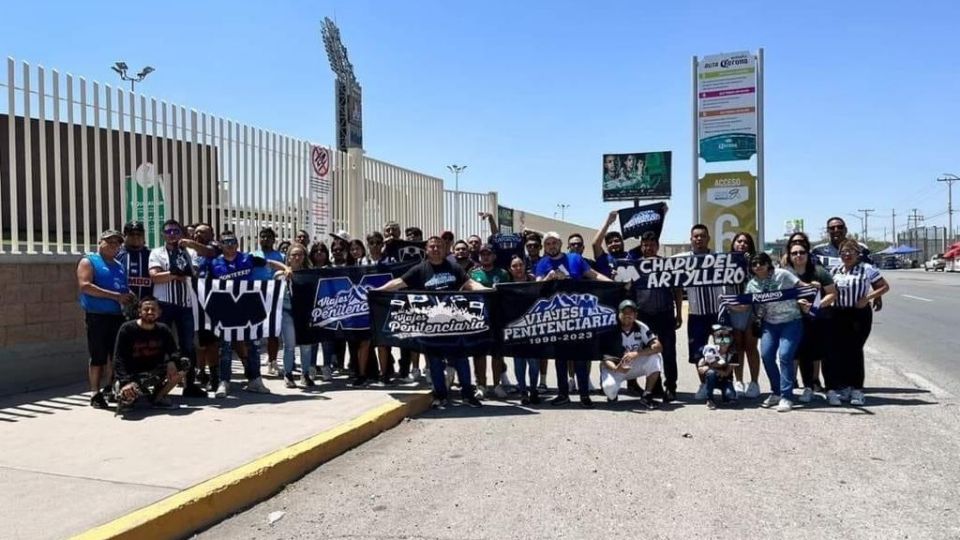 Aficionados de Rayados en la ciudad de Torreón