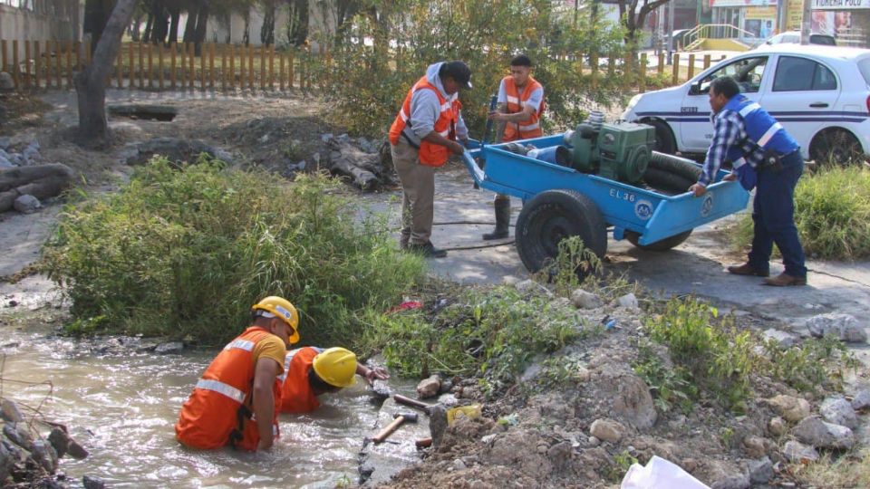 Servicios de Agua y Drenaje reparan desperfecto | Facebook / Agua y Drenaje de Monterrey