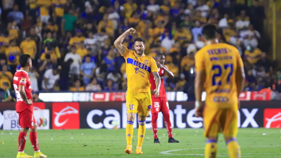 Andre-pierre Gignac del Tigres en festejo después de anotar el segundo gol de su equipo durante el juego de ida de los cuartos de final.