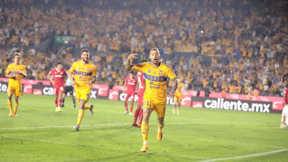 'Diente' López festeja su gol ante Toluca en el partido de Ida de los Cuartos de Final