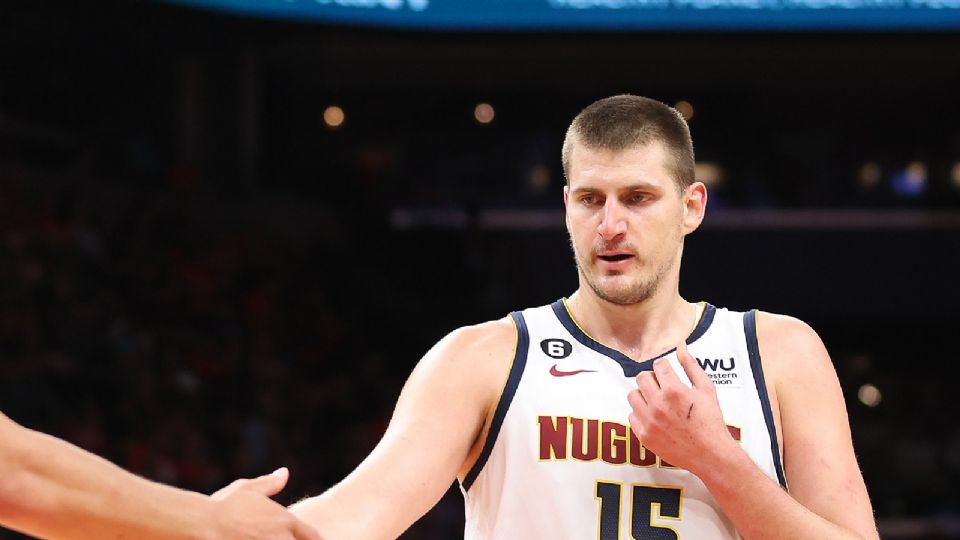 Denver finiquita la serie por 4-2 tras derrotar 100-125 a Phoenix en Arizona. Nuevo triple doble de Jokic, que acumula 5 en los 11 partidos de playoff que lleva hasta ahora.