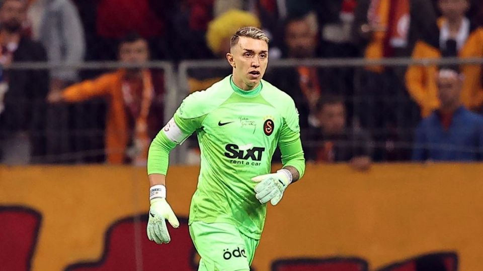 El portero Fernando Muslera denunció una aparente estafa por parte de un banco en Turquía