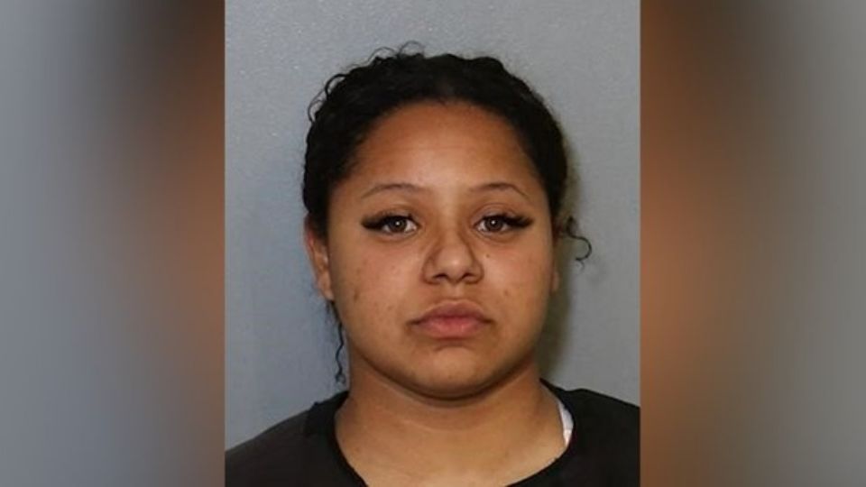 Dianne Ferreira, de 25 años fue detenida en Florida por robar a un difunto