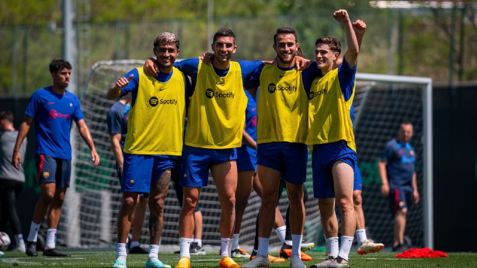 Entrenamiento del Barcelona previo al derby contra Espanyol, en el que buscará ganar el título de LaLiga