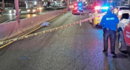 Muere motociclista al caer de puente en Garza Sada