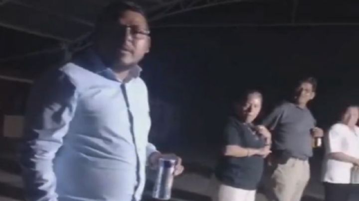 Exhiben a maestros bebiendo cerveza adentro de primaria