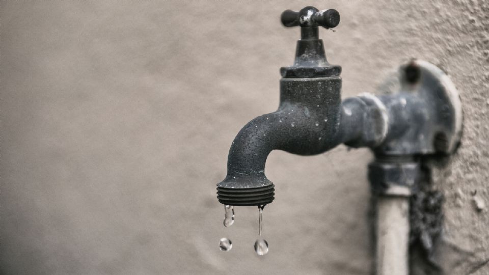 La falla provocó el corte en el suministro de agua potable.