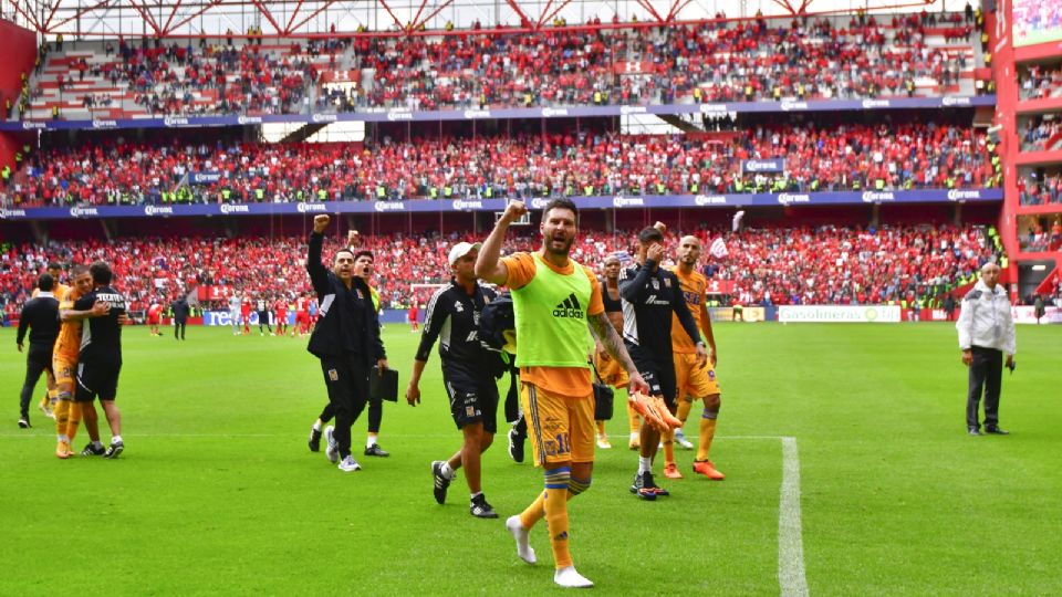 Los jugadores de Tigres festejan la clasificación a las Semifinales del Clausura 2023