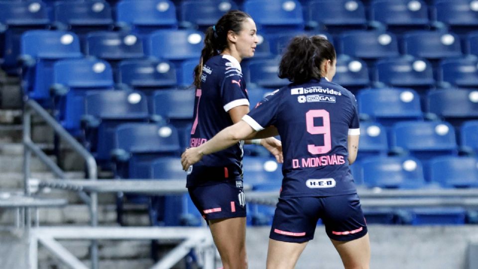 Christina Burkenroad y Desirée Monsiváis en el partido del lunes contra Atlético de San Luis