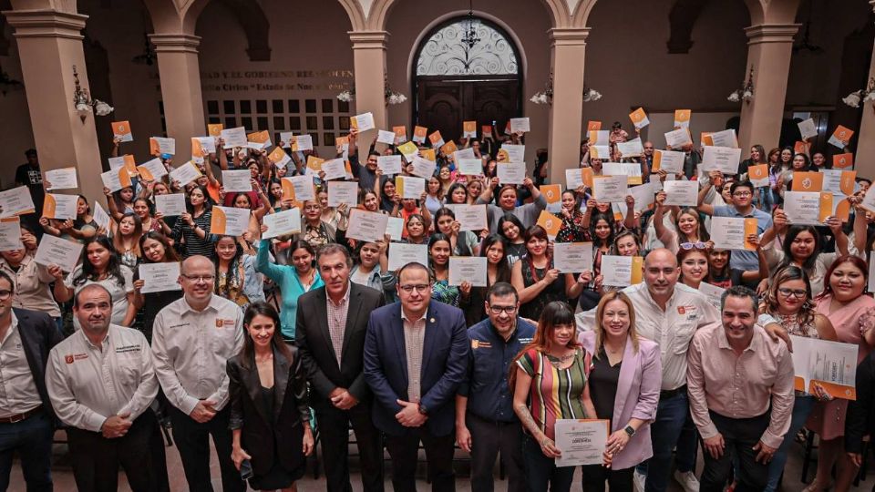 Ciudadanos que participaron en el programa “Jóvenes al empleo y más”.