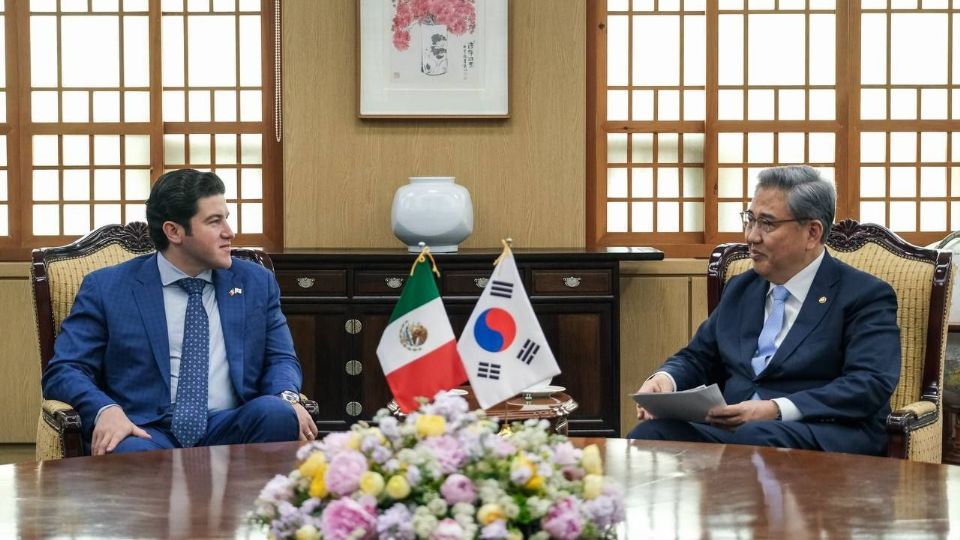 Samuel García junto a Park Jin, en Seúl, Corea del Sur