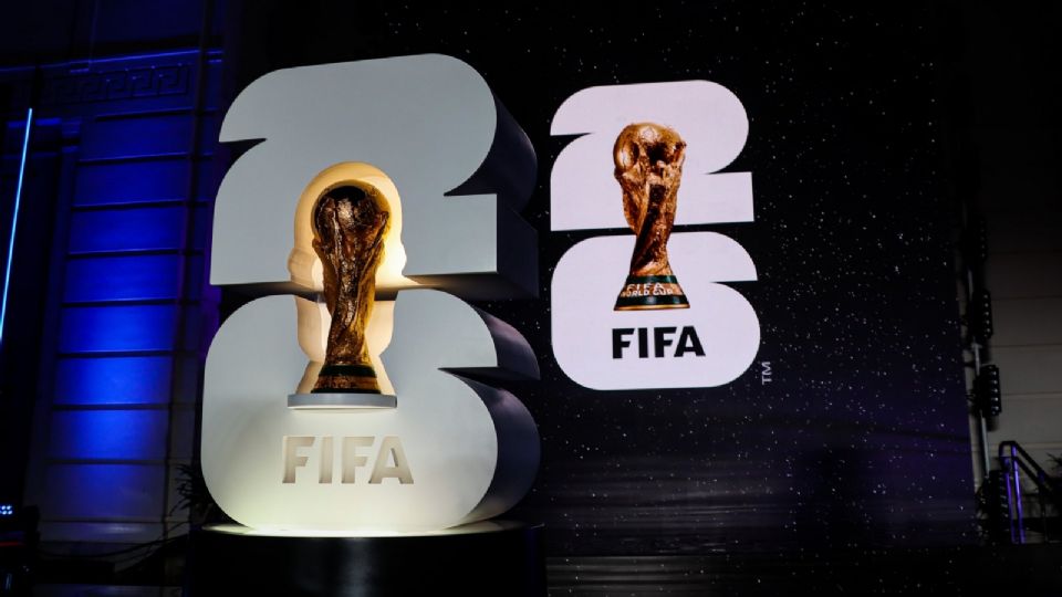 Con la presencia de Alexis Lalas, Jorge Campos y Ronaldo; Gianni Infantino, presidente de la FIFA, presentó en Los Angeles el logo de la siguiente Copa del Mundo