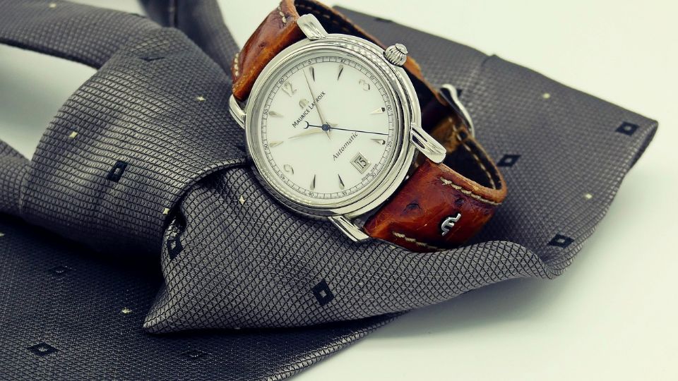 El reloj, es una pieza que complementa tu look y añade un toque de sofisticación y elegancia