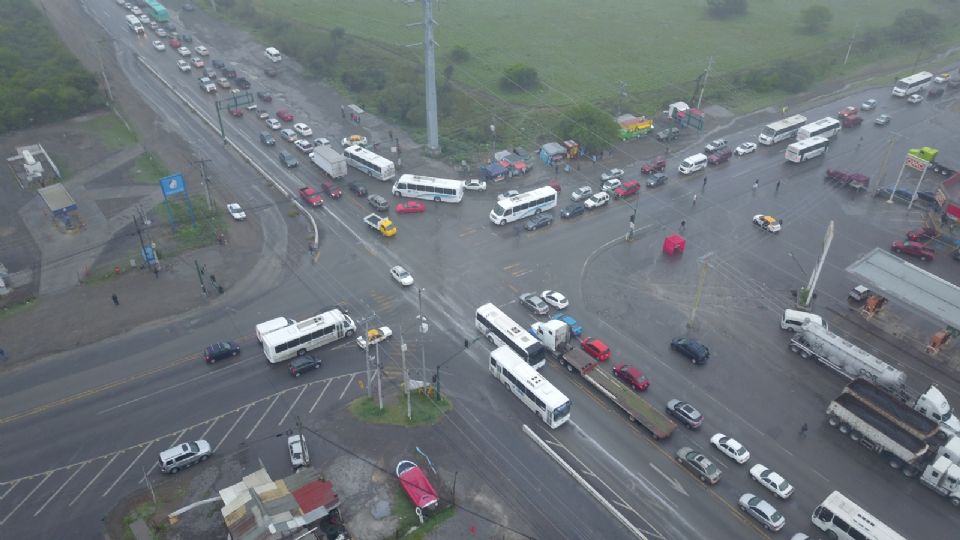 La reducción de carriles en Carretera a Dulces Nombres y Prolongación Ruiz Cortines afecta diariamente a automovilistas y peatones.