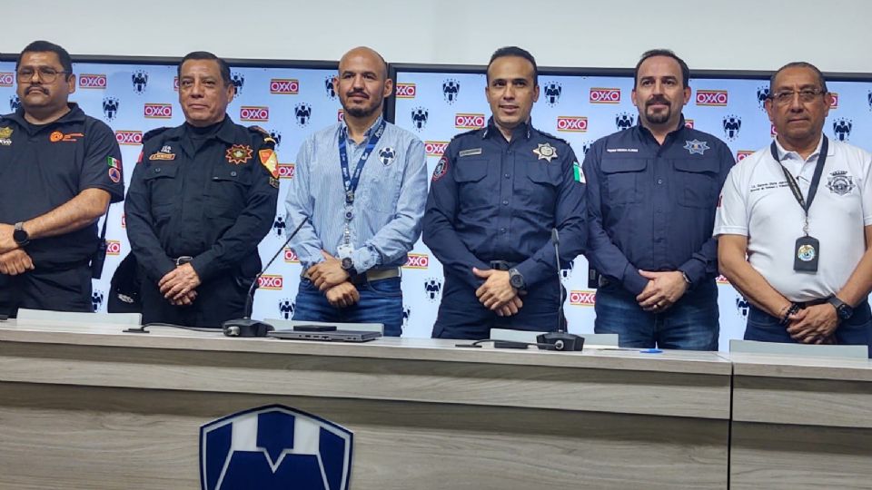 Autoridades estatales y municipales se reunieron con el Club de Futbol Monterrey para establecer el operativo de seguridad por el Clásico Regio 131