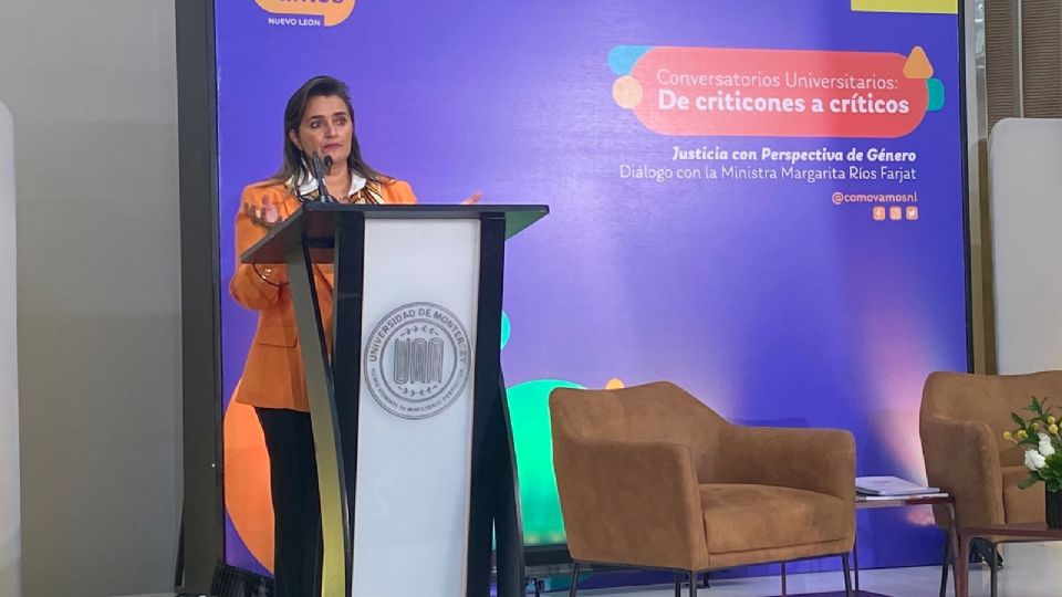 La ministra Ana Margarita Ríos Farjat en el evento de la UDEM.