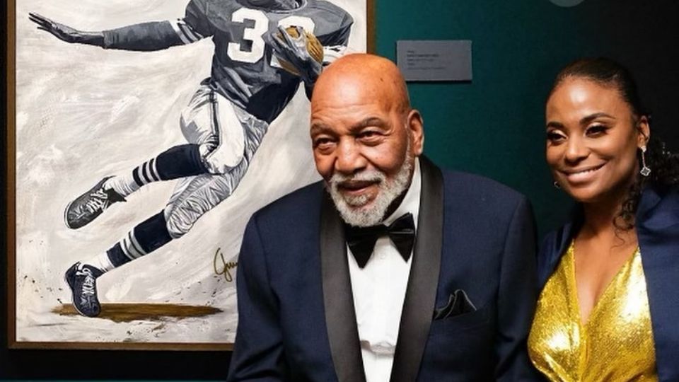 Jim Brown, uno de los mejores jugadores de fútbol americano profesional y universitario de todos los tiempos, murió a la edad de 87 años.