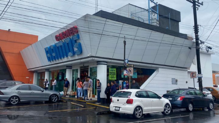 Aficionados abarrotan carnicerías previo al Clásico Regio 131