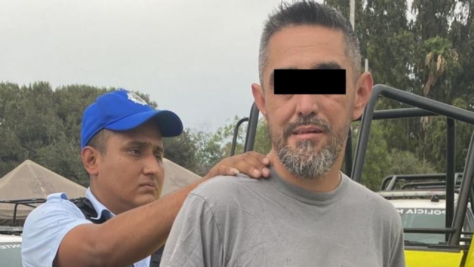 Hombre detenido por las autoridades.