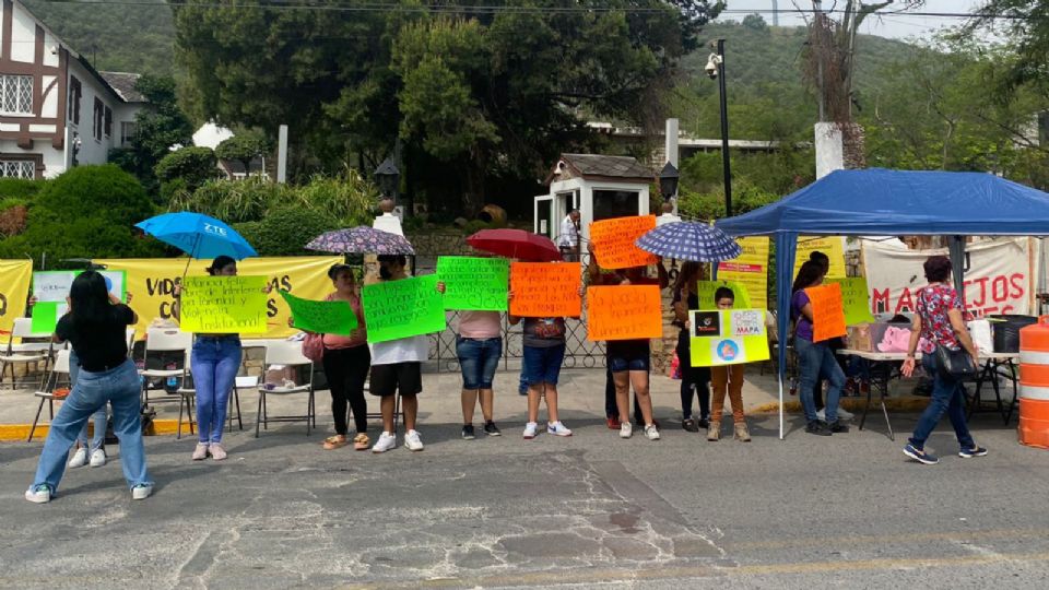 Colectivo protestando en Monterrey.