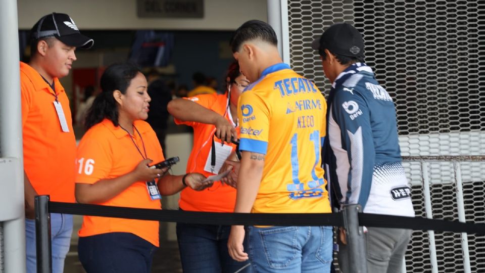 Seguidores de Rayados y Tigres ya ingresaron al Estadio BBVA para la edición 131 del Clásico Regio