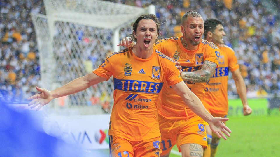 Sebastián Córdova festeja su gol ante Monterrey en el Estadio BBVA