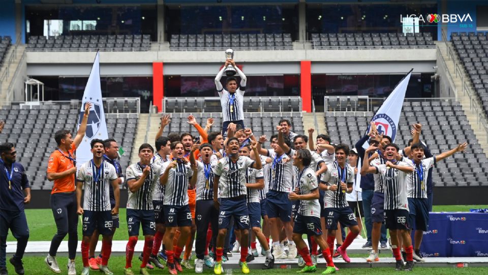 La categoría Sub 18 del Monterrey se impuso en penales a Cruz Azul, 3-1 y levantó el título del Clausura 2023 en el Estadio BBVA.