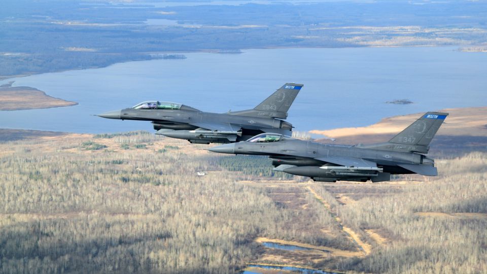 Aviones de combate cazas F16