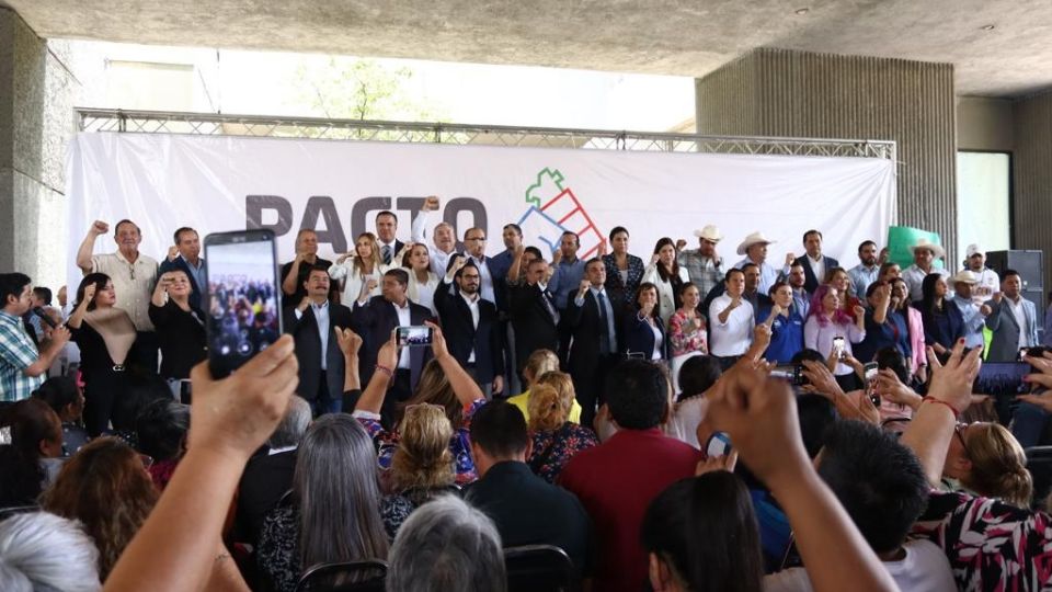 Alcaldes del Pacto Nuevo León acudieron al Congreso local.